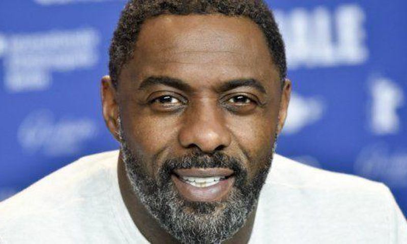 Idris Elba: L'acteur et musicien britannique a déclaré qu'il avait été testé positif du COVID-19 le 16 mars dans une vidéo publiée sur les réseaux sociaux et que, bien qu'il n'ait présenté aucun symptôme jusqu'à présent, il s'isolait des autres.