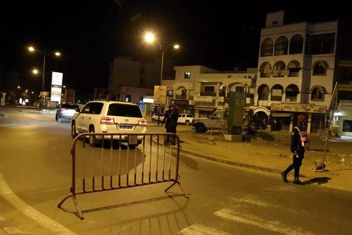 Couvre-feu à Dakar : des policiers en patrouille