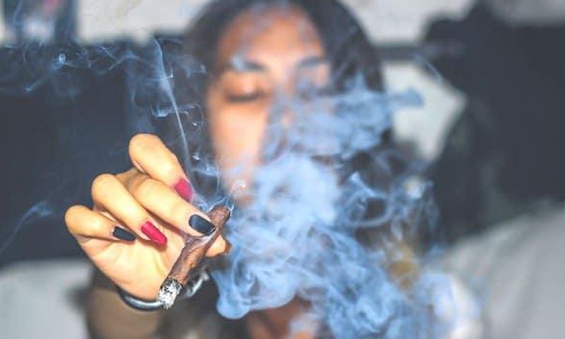 fumer-joints-vagin-sec