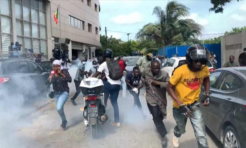 Heurts entre policiers et partisans de l'opposition
