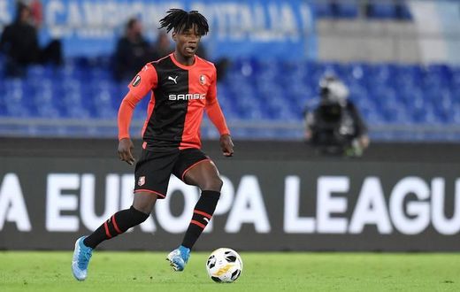 768x492 jeune-joueur-stade-rennais-eduardo-camavinga-lors-match-ligue-europa-face-lazio-rome-naturalise-francais