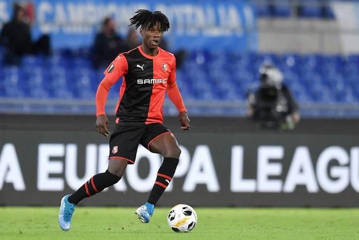 768x492 jeune-joueur-stade-rennais-eduardo-camavinga-lors-match-ligue-europa-face-lazio-rome-naturalise-francais