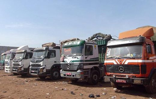 Camions-remorques-gros-porteurs