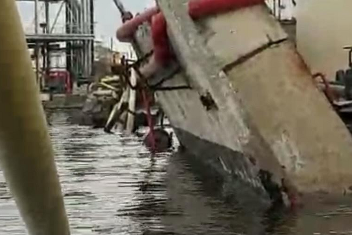 Le mole 9 s'effondre