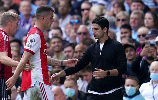 premierleague20212022-xhaka-red-card-mciars