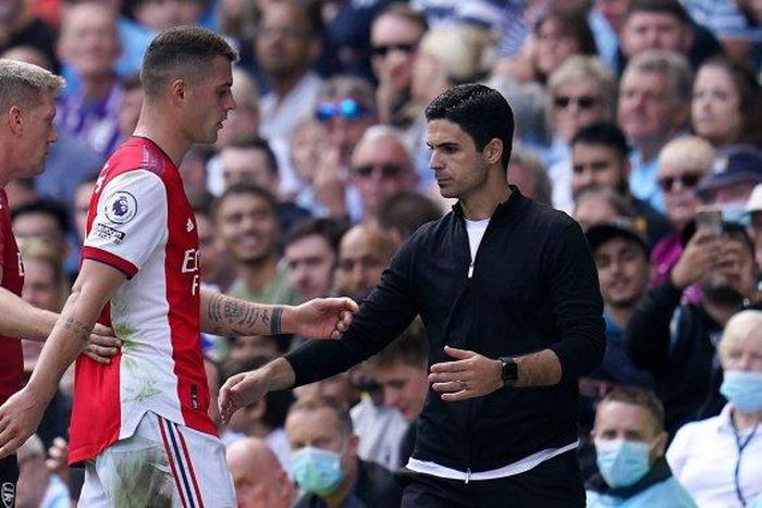 premierleague20212022-xhaka-red-card-mciars