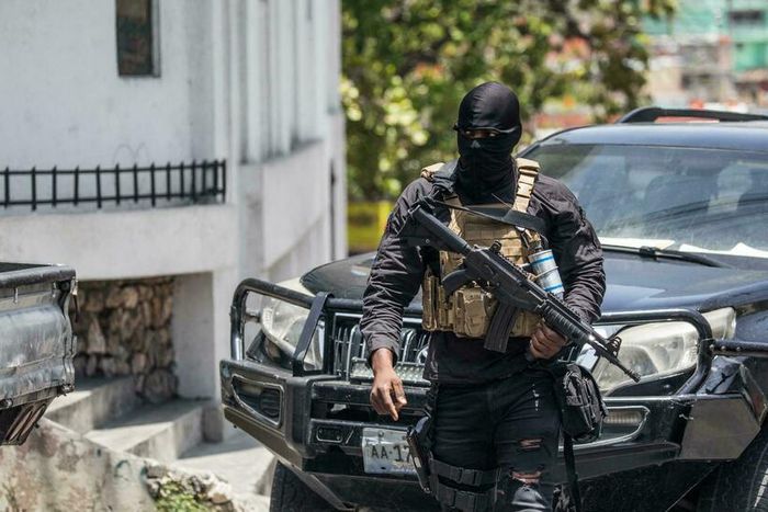 La police patrouille dans les rues de Pétionville, en Haïti, le 9 juillet 2021 © AFP