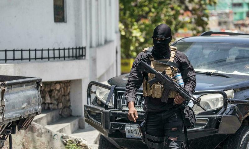 La police patrouille dans les rues de Pétionville, en Haïti, le 9 juillet 2021 © AFP