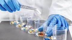 sorting-medications-WAZPM5E