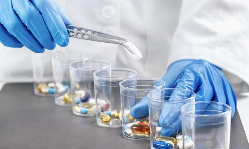 sorting-medications-WAZPM5E