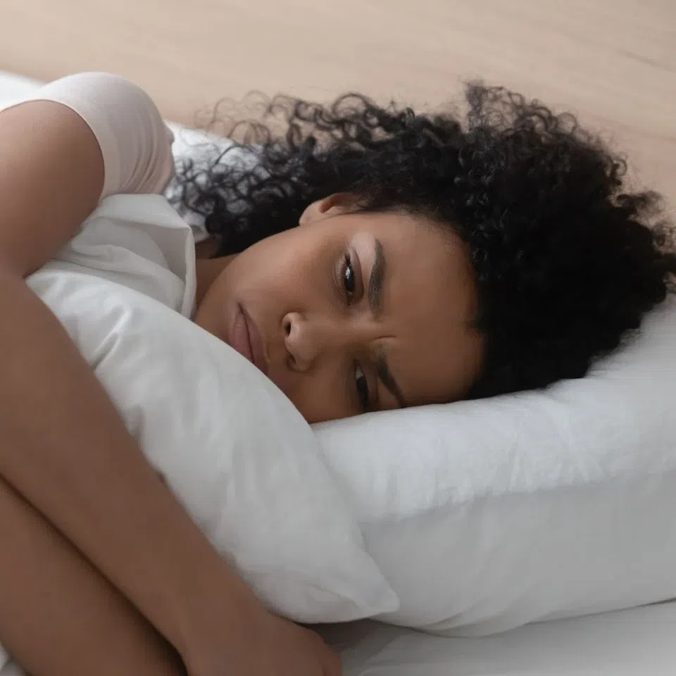 Toute personne qui se réveille à cette heure de la nuit doit consulter un médecin