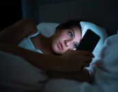 Toute personne qui se réveille à cette heure de la nuit doit consulter un médecin