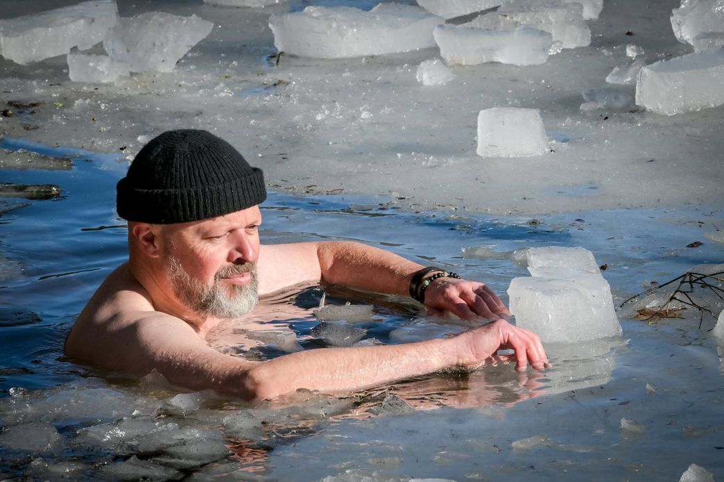 Bain glacé : un remède naturel pour corps et esprit ?