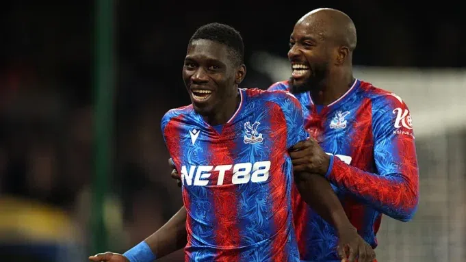 Aston Villa chute lourdement à Crystal Palace avec un doublé de Sarr