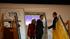 Brigitte Macron : une claque... ou un câlin musclé ?