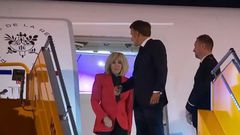Brigitte Macron : une claque... ou un câlin musclé ?