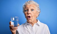 Déshydraté sans le savoir ? Voici les signes à surveiller selon les médecins !