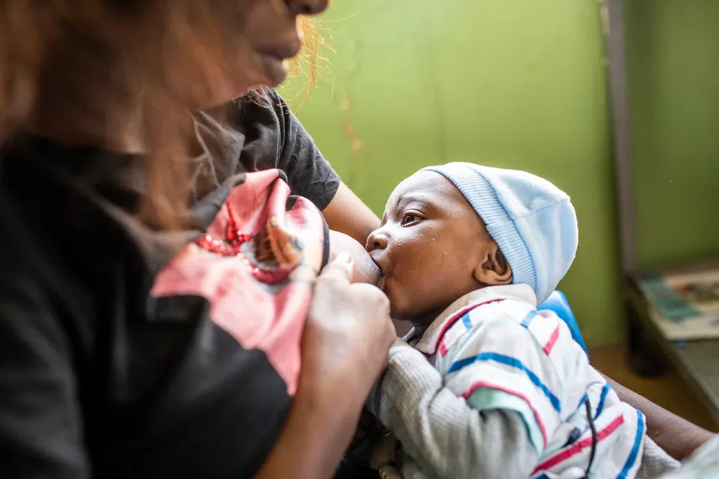 Allaitement maternel exclusif : aussi bénéfique pour la mère que son bébé