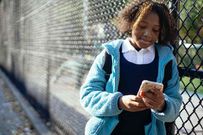 Smartphones avant 13 ans : quels dangers sur la santé des enfants ?