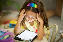 Smartphones avant 13 ans : quels dangers sur la santé des enfants ?