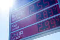 Sonko annonce la baisse du prix du carburant