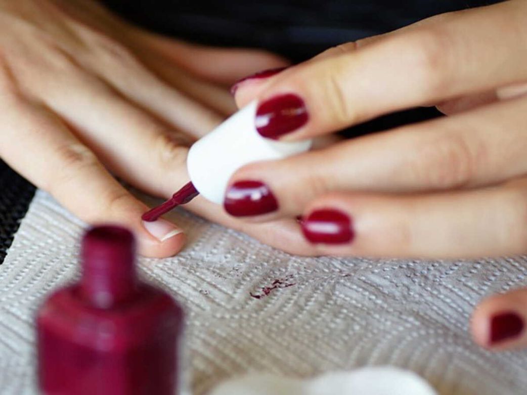 Vernis semi-permanents : un danger toxique et cancérigène ?