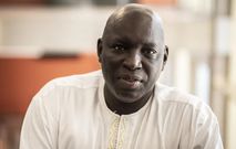 Santé préoccupante de l’épouse de Madiambal Diagne : ses avocats tirent la sonnette d’alarme