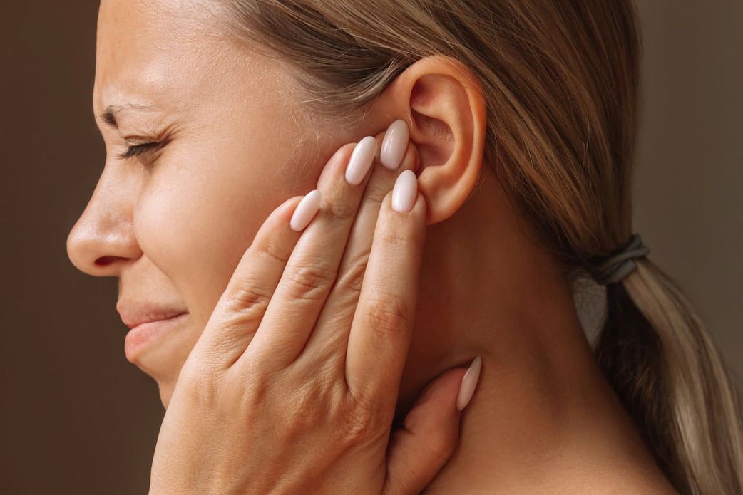 Oreille qui siffle : quelles sont les causes ?