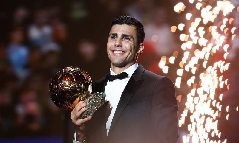 L-Espagnol-Rodri-avec-le-Ballon-d-or-2024-1965770