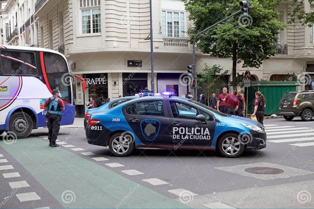police-de-ville-buenos-aires-argentine-134448757