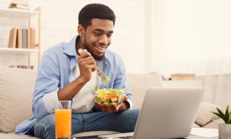 You shouldn't eat while watching a movie [iStock]