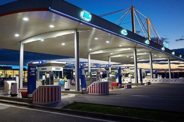 initial-station-service-autoroute