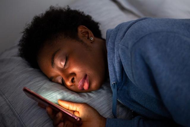 Never sleep with your phone beside you [DoctallLiving]