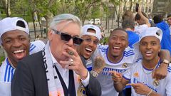 Ancelotti celebrating the La Liga triumph with his Real Madrid players