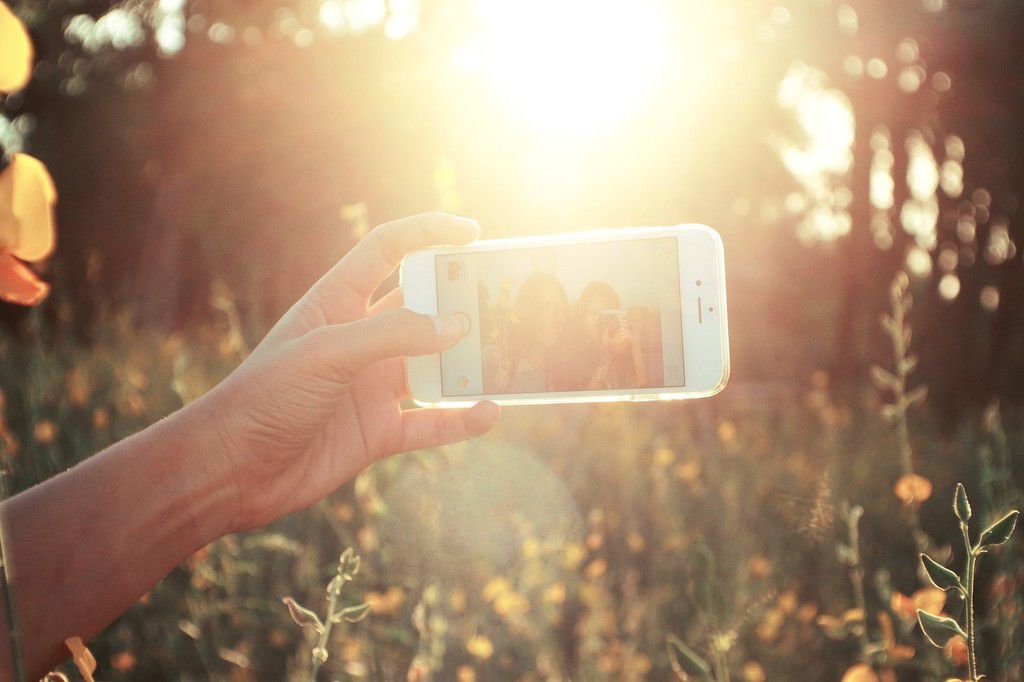 Keep your phone out of direct sunlight [GadgetsNow]