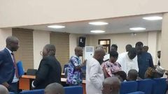 Une bagarre éclate entre le procureur et un avocat en Guinée