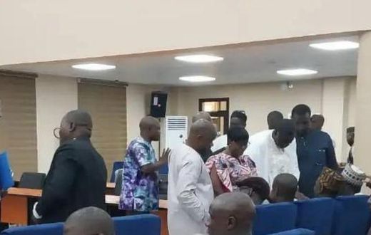 Une bagarre éclate entre le procureur et un avocat en Guinée