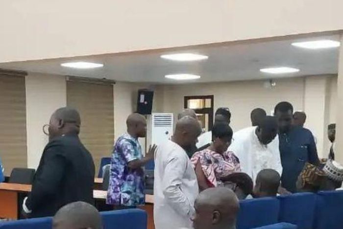 Une bagarre éclate entre le procureur et un avocat en Guinée