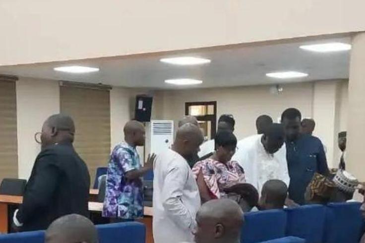 Une bagarre éclate entre le procureur et un avocat en Guinée
