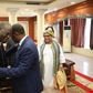 Macky Sall et khalifa Sall en accolade