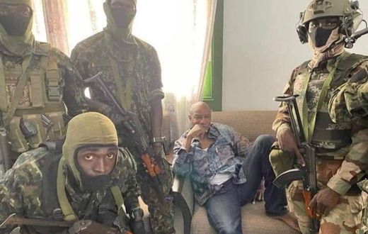 Le président Alpha Condé entre les mains des Forces Spéciales guinnéenne