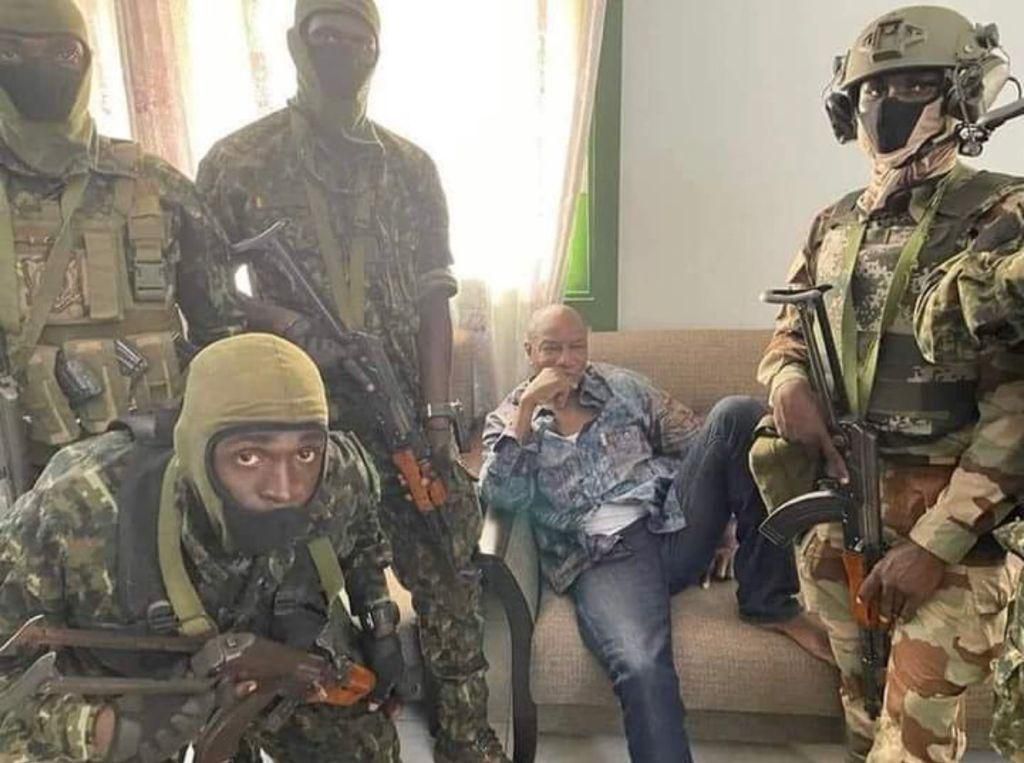Le président Alpha Condé entre les mains des Forces Spéciales guinnéenne