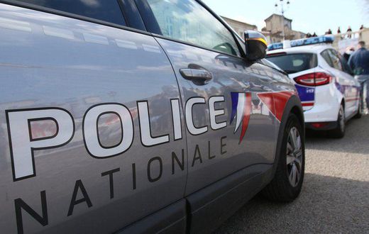L’homme a tenté de s’échapper en courant avec l’arme à la main