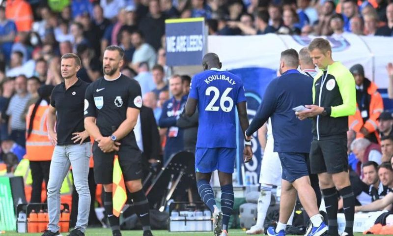 Kalidou Koulibaly expulsé contre leeds United