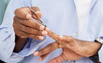 Se couper les ongles