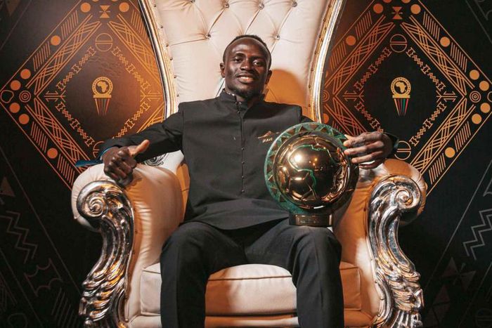 sadio-mane-cafawards-2019-trophee-vainqueur