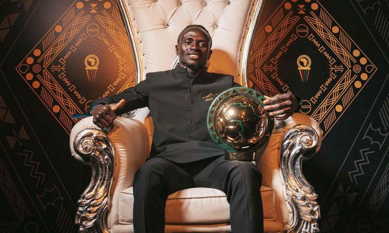 sadio-mane-cafawards-2019-trophee-vainqueur
