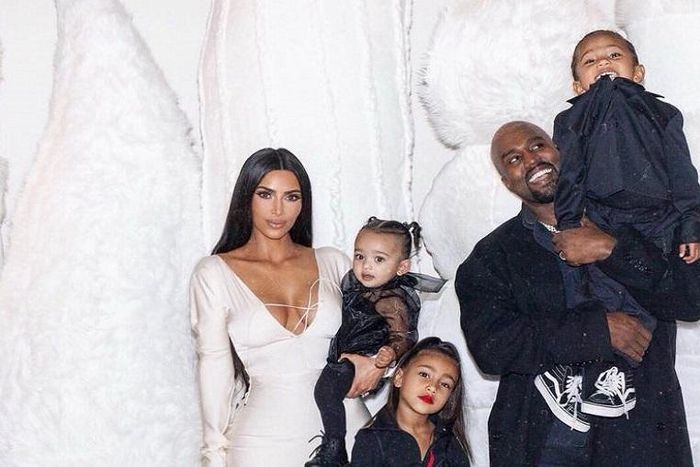 Le célèbre couple américain Kim et Kanye West sont officiellement divorcés depuis ce 02 mars 2022 Un juge a mis fin à leur union après plusieurs mois de procédures judiciaires