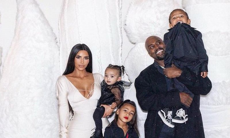 Le célèbre couple américain Kim et Kanye West sont officiellement divorcés depuis ce 02 mars 2022 Un juge a mis fin à leur union après plusieurs mois de procédures judiciaires