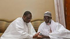 macky-sall-en compagnie de-serigne-mountakha